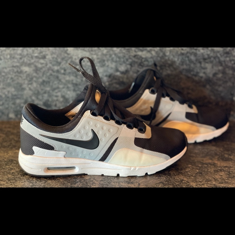 Nike Tennis Shoes